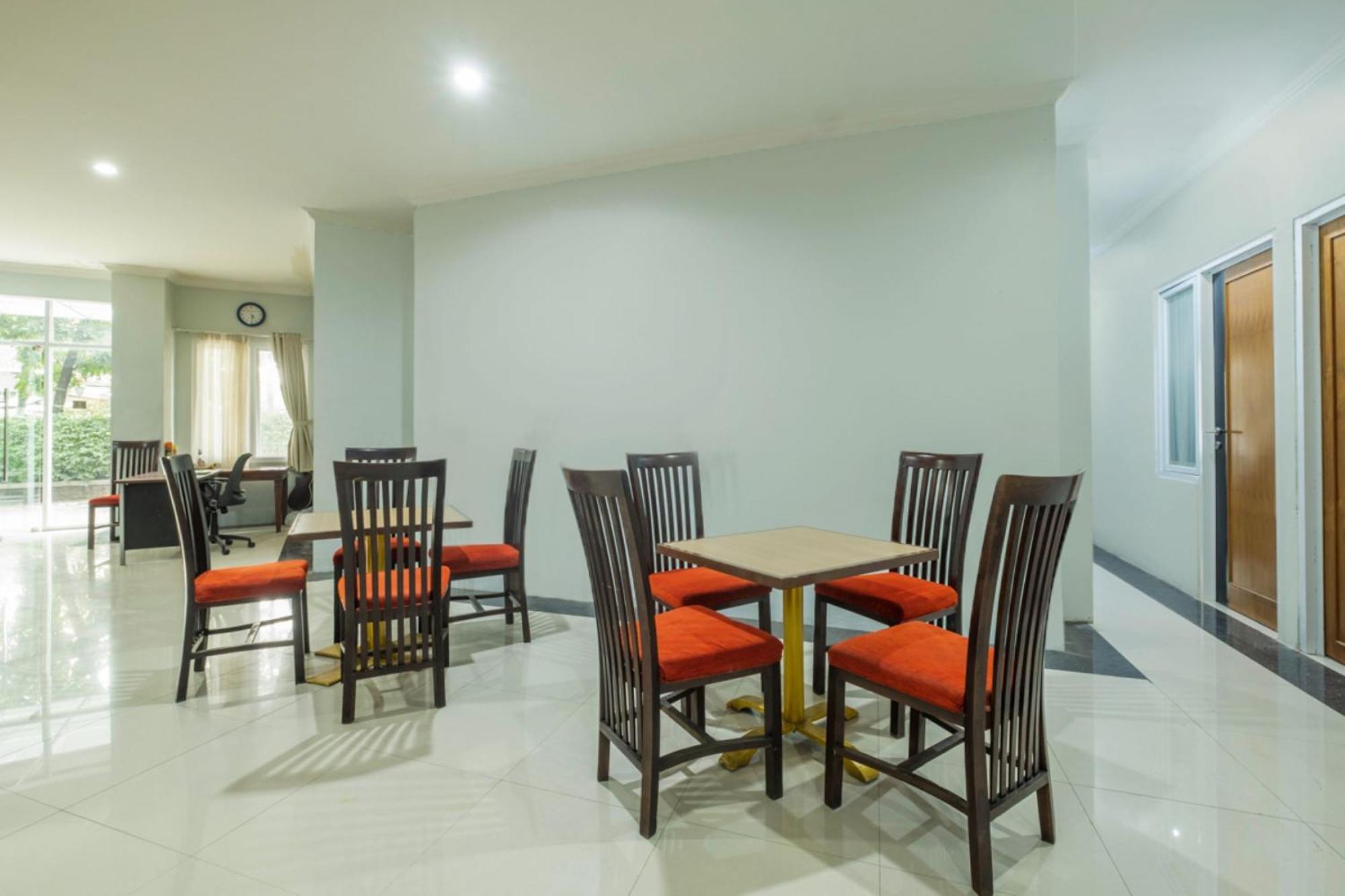 Oyo Living 2195 Al Jazeerah Residence Syariah 万隆 外观 照片